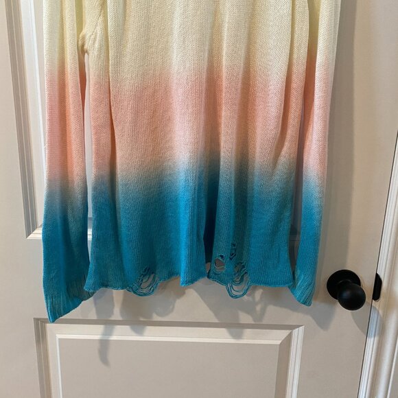 Pink Lily Tie Die White, Pink and Blue Distressed Top Size Medium - Picture 4 of 9